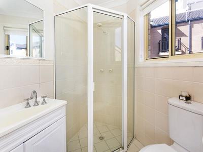 2 / 49 Gipps Street, Wollongong