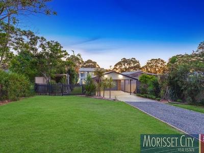 1 Lake View Avenue, Brightwaters