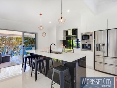 1 Lake View Avenue, Brightwaters