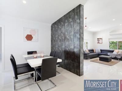1 Lake View Avenue, Brightwaters