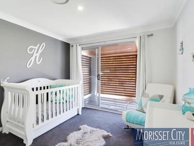 1 Lake View Avenue, Brightwaters