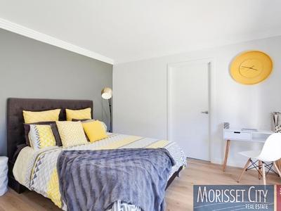 1 Lake View Avenue, Brightwaters