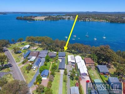 1 Lake View Avenue, Brightwaters