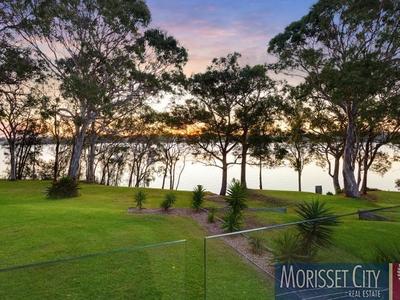 1 Lake View Avenue, Brightwaters