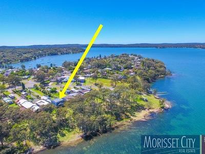 1 Lake View Avenue, Brightwaters