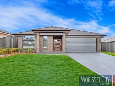 8 Courin Drive, Cooranbong