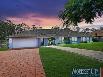 8 Ellenborough Drive, Cooranbong