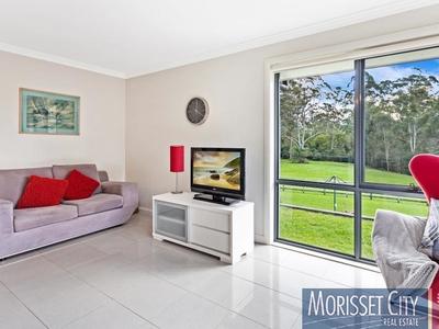 8 Ellenborough Drive, Cooranbong