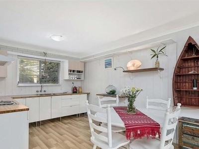 2 / 1 King Street, Urangan