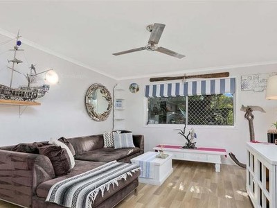 2 / 1 King Street, Urangan