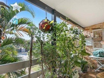 2 / 1 King Street, Urangan