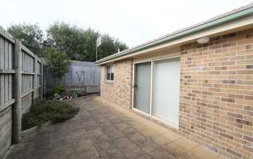 2 / 104 Balmoral Road, Warrnambool