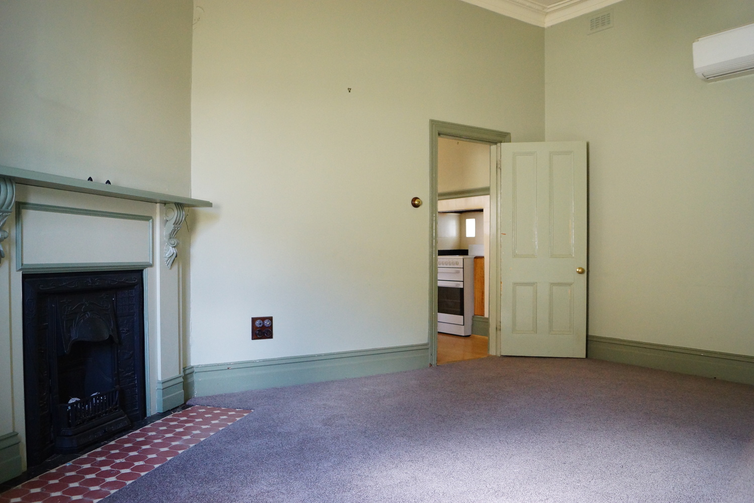 13 Henry Street, Horsham