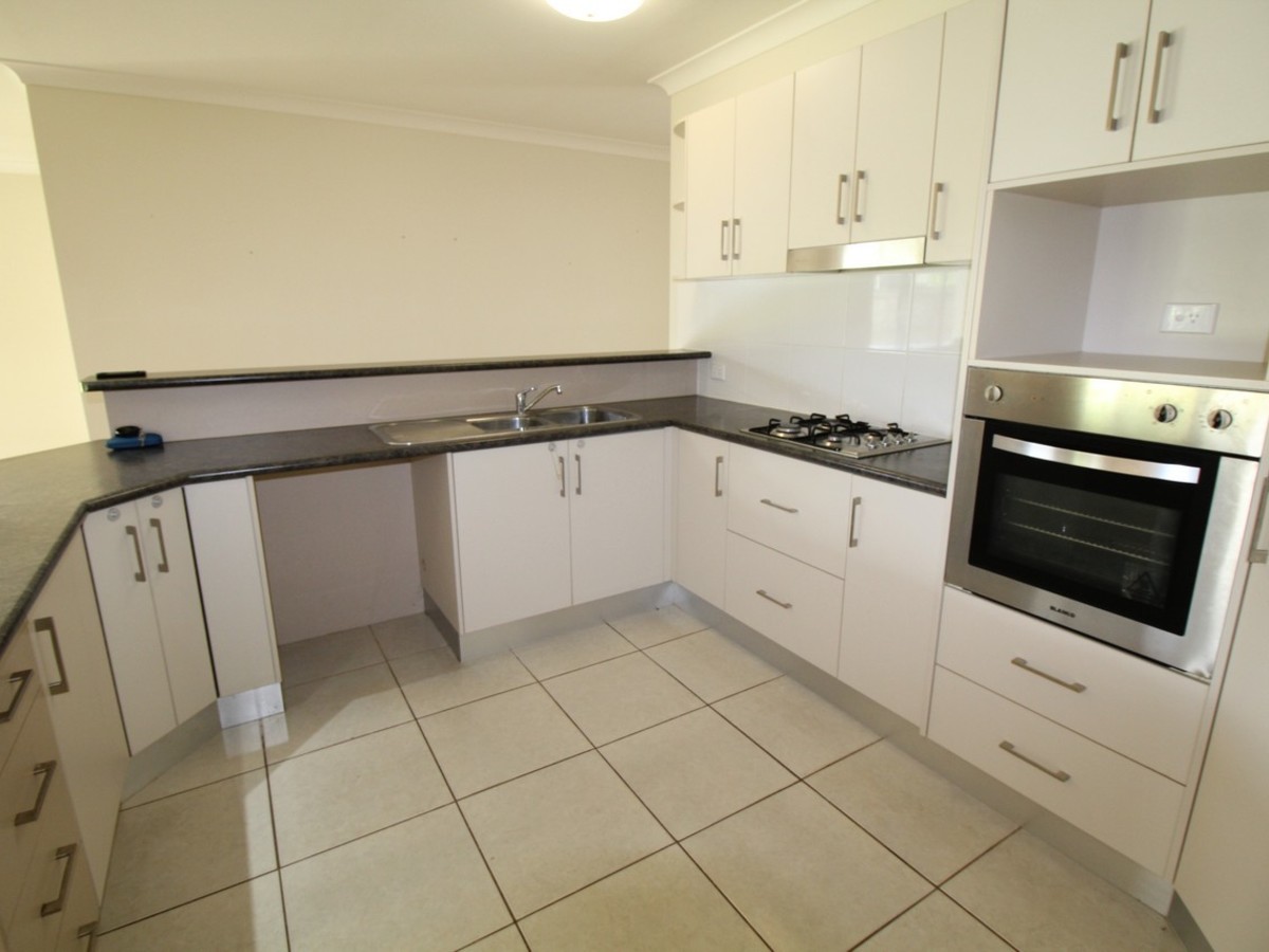 60 Danzer Drive, Atherton
