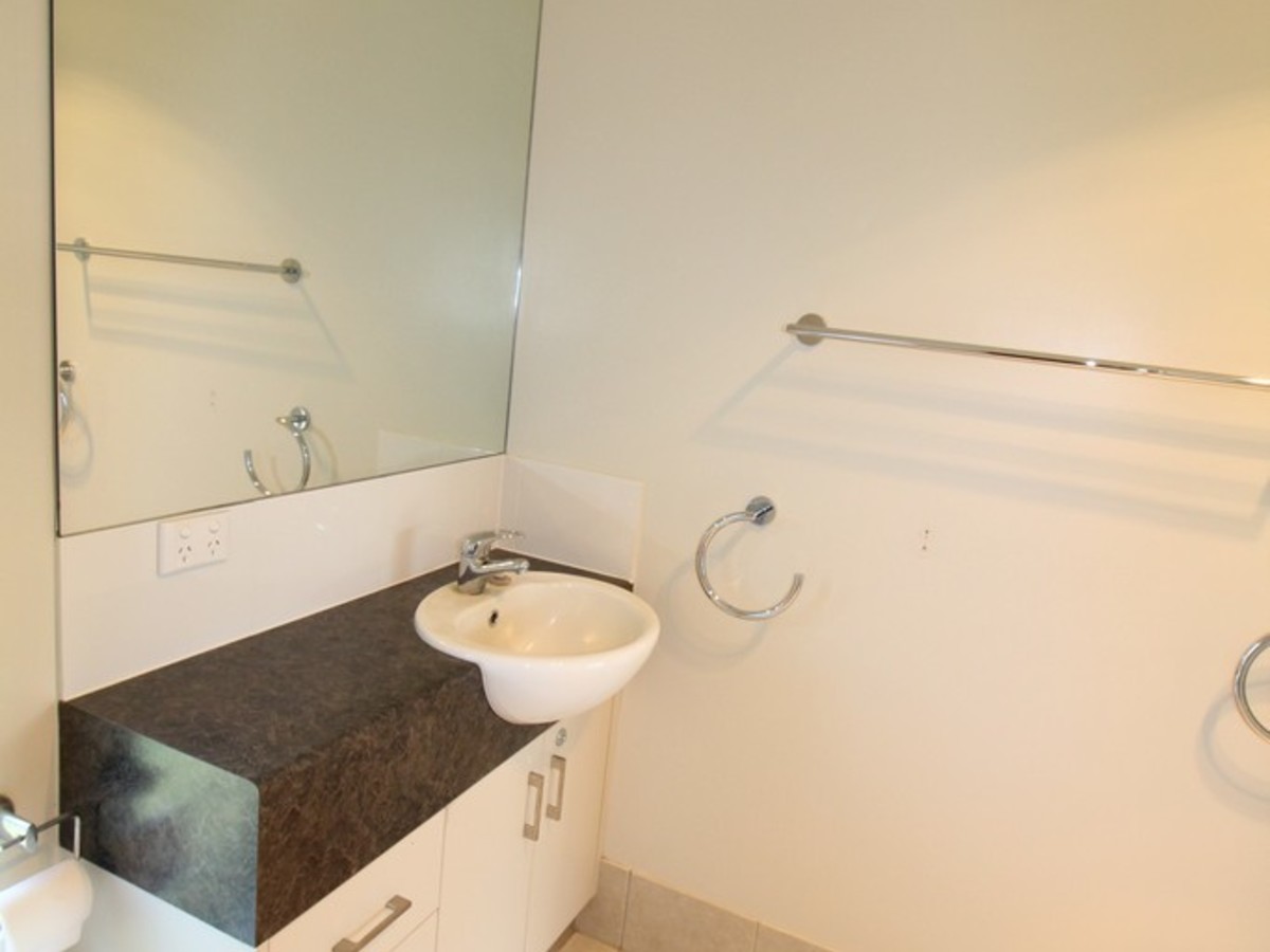 60 Danzer Drive, Atherton