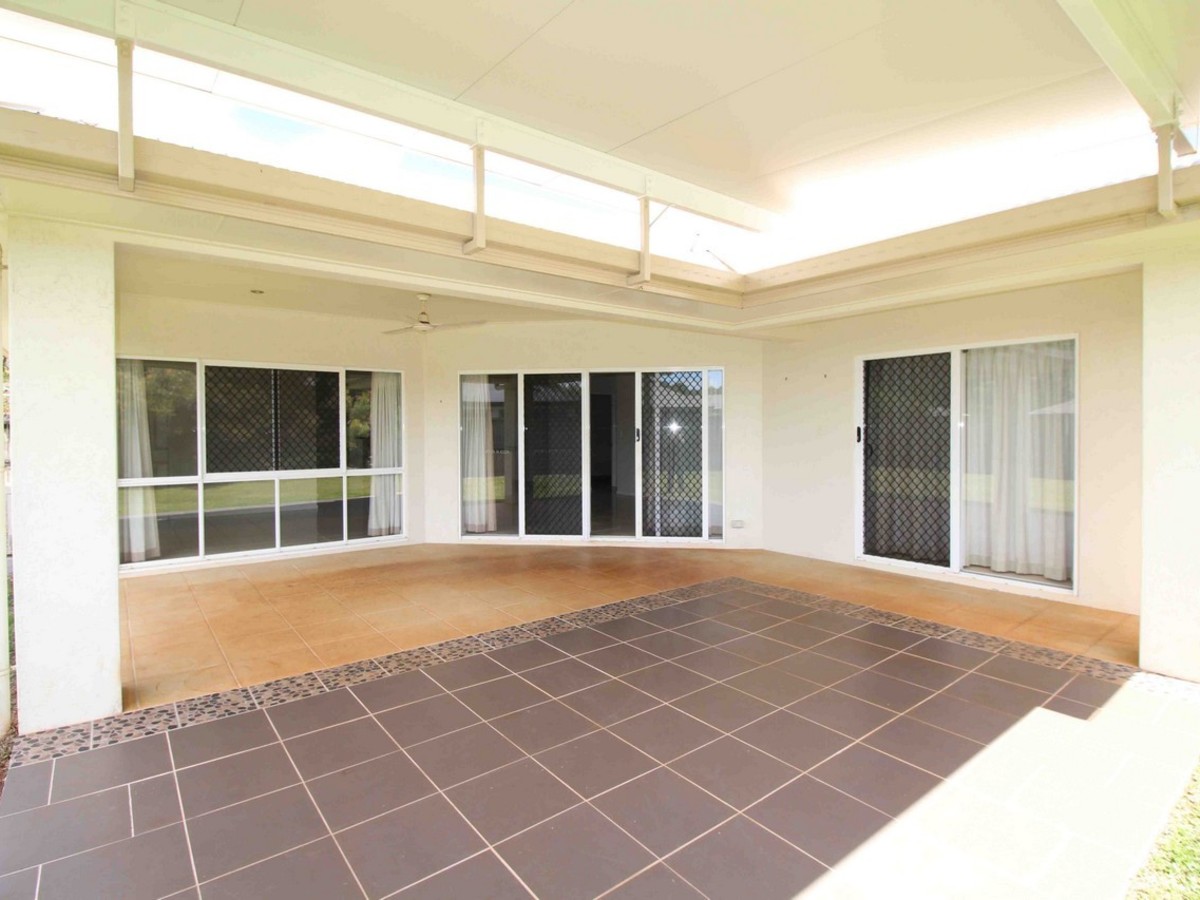 60 Danzer Drive, Atherton