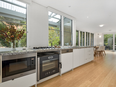 18 Douglas Road, Mount Macedon