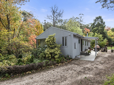 18 Douglas Road, Mount Macedon