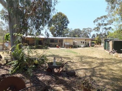 Kialla East