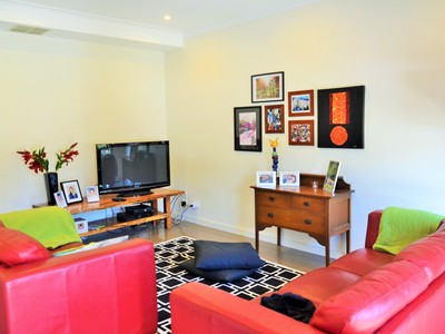 12A Hayes Parade, Pascoe Vale