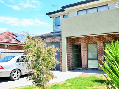 12A Hayes Parade, Pascoe Vale