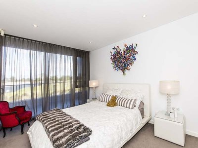 9 / 39 Bow River, Burswood