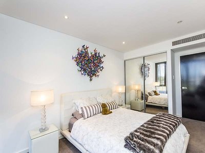 9 / 39 Bow River, Burswood