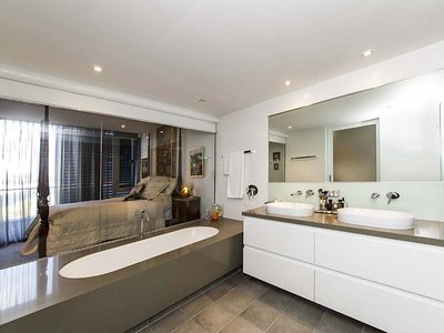 9 / 39 Bow River, Burswood