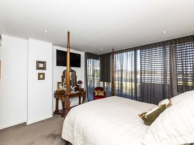 9 / 39 Bow River, Burswood