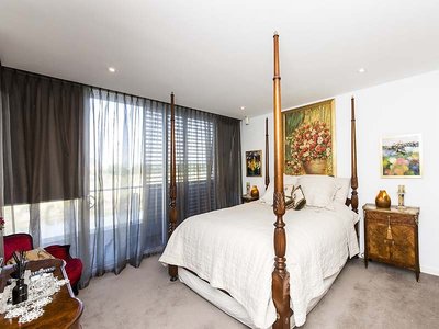 9 / 39 Bow River, Burswood