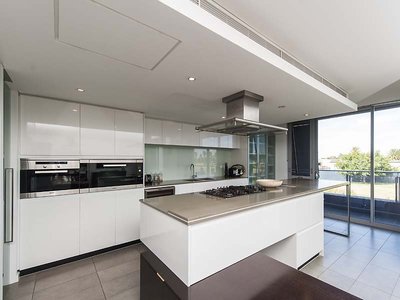 9 / 39 Bow River, Burswood