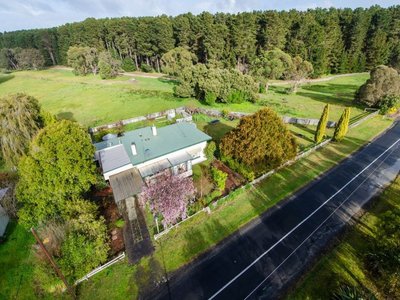 24 Dry Creek Road , Donovans