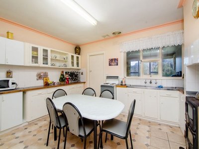 24 Dry Creek Road , Donovans