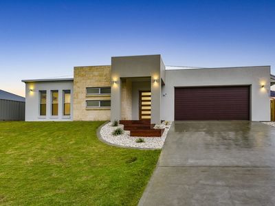 7 Birkdale Court, Worrolong