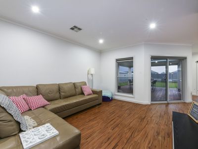 7 Birkdale Court, Worrolong