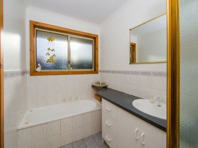 583 Caroline Road, Glenburnie