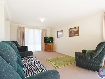 2 John Pl, North Narooma