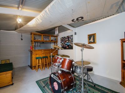 11 Millard Street, Donovans