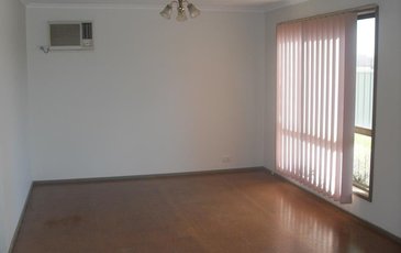 80 Handford Lane, Officer