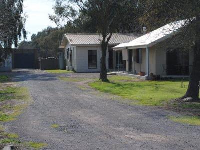 585 Old Dookie Rd, Shepparton East