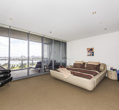 2001 / 96 Bow River, Burswood