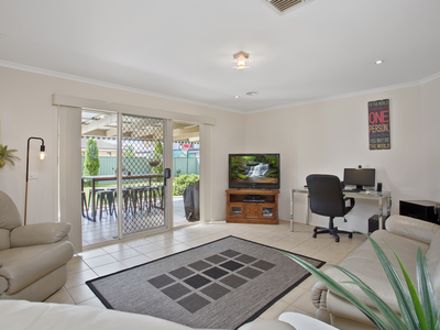 16 Robbins Drive, East Albury