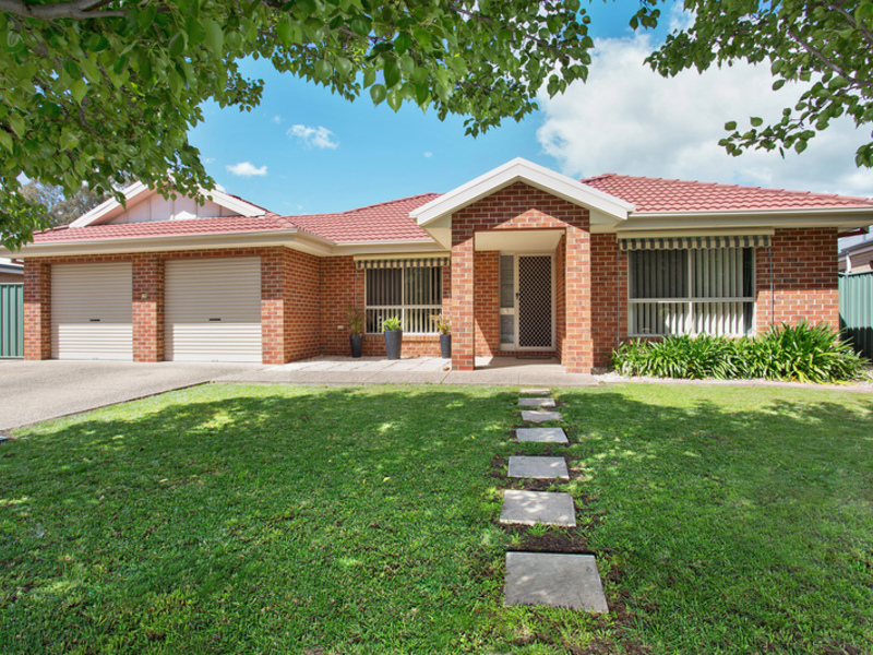 16 Robbins Drive, East Albury