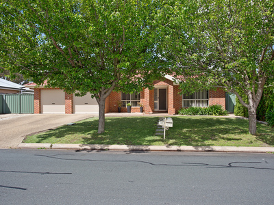 16 Robbins Drive, East Albury