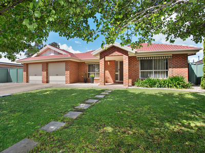 16 Robbins Drive, East Albury