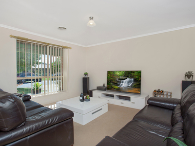 16 Robbins Drive, East Albury