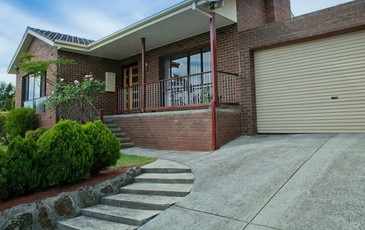 13 Simmonds Place, Endeavour Hills