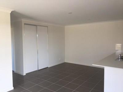 2 / 14 Lillee Court, Urangan