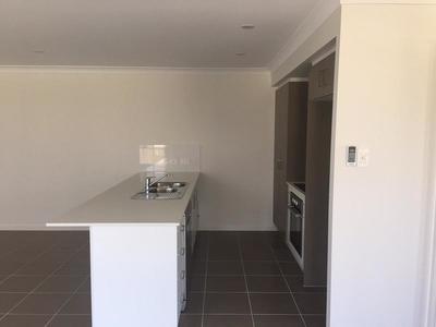 2 / 14 Lillee Court, Urangan