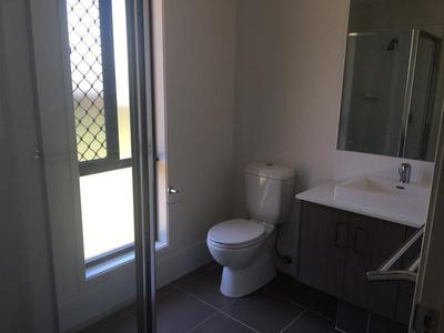 2 / 14 Lillee Court, Urangan